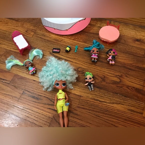 L.O.L. Surprise! LOL OMG Dolls Spa Day
Large Doll Spa Bathtub, Bed, Lounge Chair - Picture 9 of 15